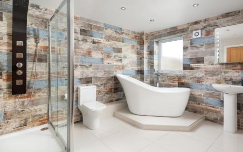 Carlisle House | Stunning 1-Bed Cottage near Carlisle with Hot tub