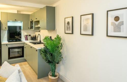 Addiscombe Apartment | Stunning 1 Bed Luxury London Garden Apartment