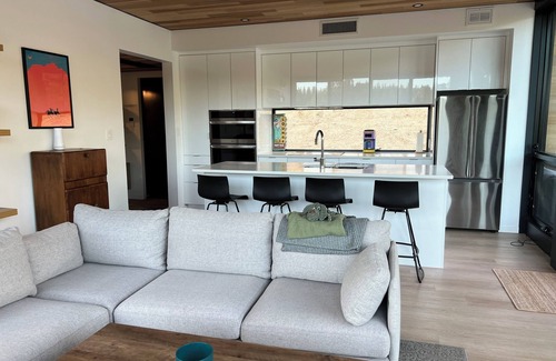 Somerset House | Stunning 1-bedroom home in the enchanting Sierra Foothills