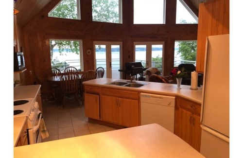 Brier Hill House | Stunning 1000 Islands Riverhouse w/private dock