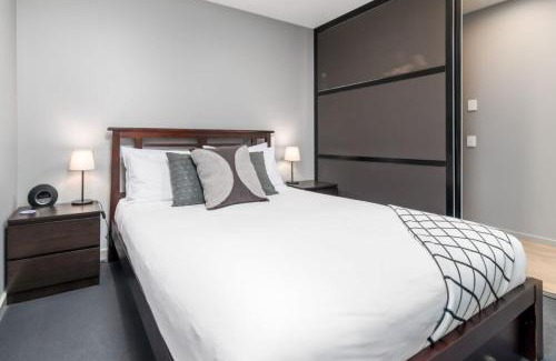 Kingston Apartment | Stunning 1BR Apartment with Water Views