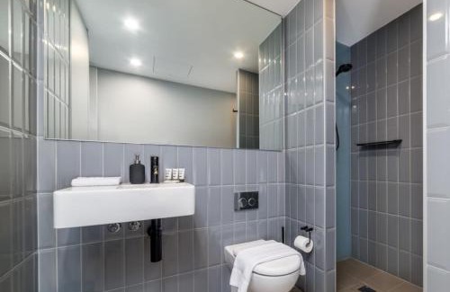 Kingston Apartment | Stunning 1BR Apartment with Water Views