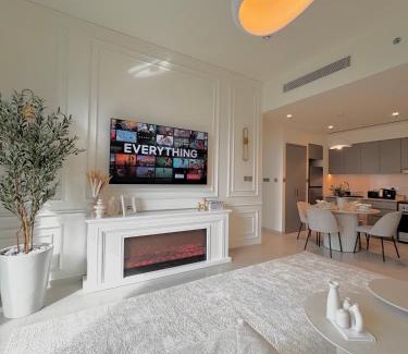 Downtown Dubai Apartment | Stunning 1BR Burj View from Infinity Pool