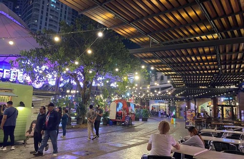 Bagumbayan Condo | Stunning 2.5 Br @Eastwood Global Luxury Residence Plaza