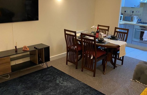 Greenwich Apartment | Stunning 2-Bed Apartment in London