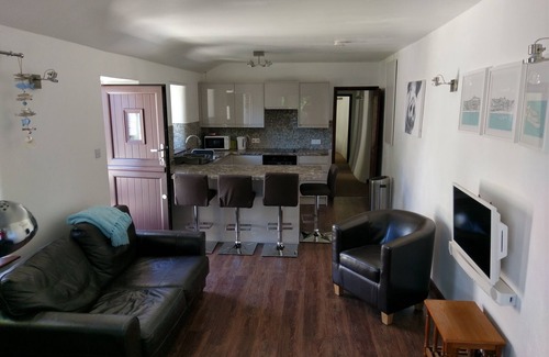 Chysauster House | Stunning 2 Bedroom Stone Barn with 24" Open Plan Living Room/Kitchen/Dining