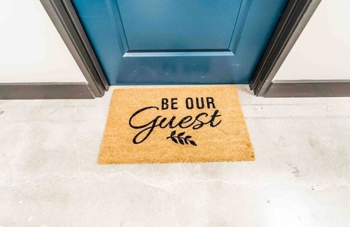 Downtown Kansas City Apartment | Stunning 2BR Downtown Walk to River Market+P&L