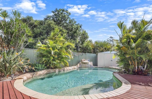 Oxenford House | Stunning 2BR Home - Stones Throw from Theme Parks!