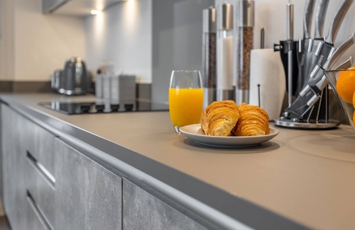 Milton Keynes Apartment | Stunning 3 bed penthouse Central MK, Free parking by Valore Property Services