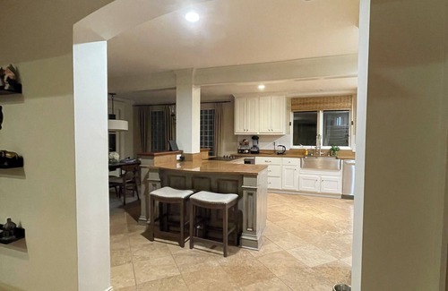 East Memphis Villa | Stunning 3-bedroom Mansion with in Prime East Memphis