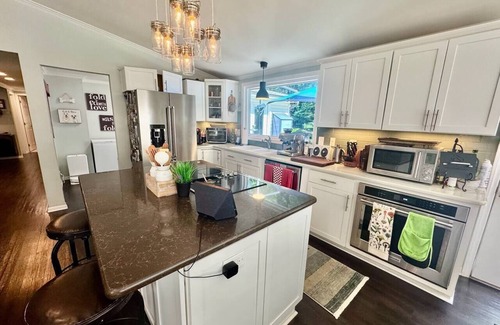 High Point House | Stunning 3 Bedroom Retreat with Inspiring Backyard