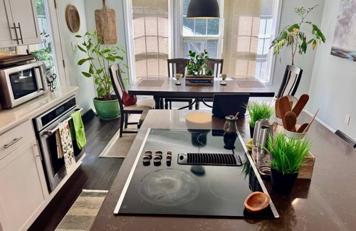 High Point House | Stunning 3 Bedroom Retreat with Inspiring Backyard