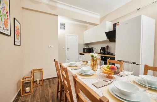 Iskenderpasa Apartment | Stunning 3BR 3Bathroom 3AC near Metro D4