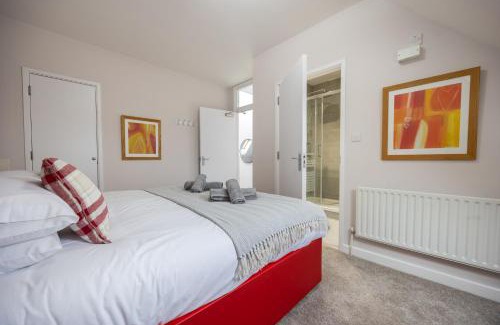 Reading Apartment | Stunning 3BR, Free Parking, near Town Center, Long term discoun