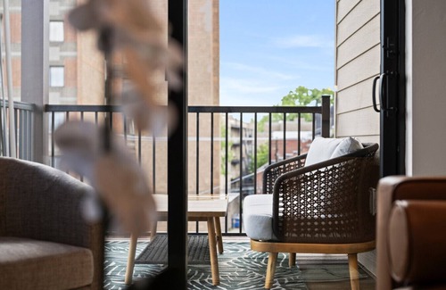 Shadyside Apartment | Stunning 3BR Penthouse Suite| 2 decks| A+ Location