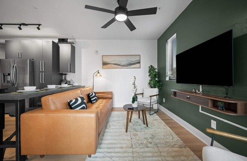 Shadyside Apartment | Stunning 3BR suite| 2 private decks| A+ Location!