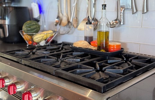 Normandy Park House | Stunning 4-bedroom house in Normandy Park with AC