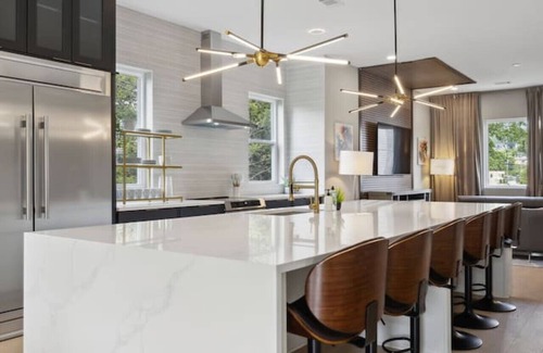 Madison House | Stunning 4 Bedroom/4.5 Bath Home w/Rooftop Deck!