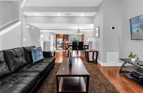 Florida Central Atlantic Coast House | Stunning 4BR, 3.5B Townhome in Orlando