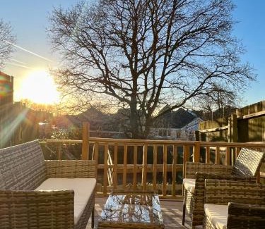 Colchester House | Stunning 4BR, Garden,Parking - Oakview