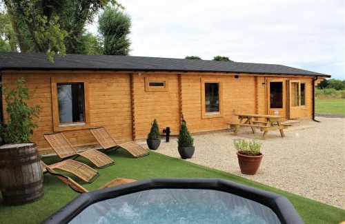 Ashton Under Hill House | Stunning 5-Bed Cabin in Ashton Under Hill
