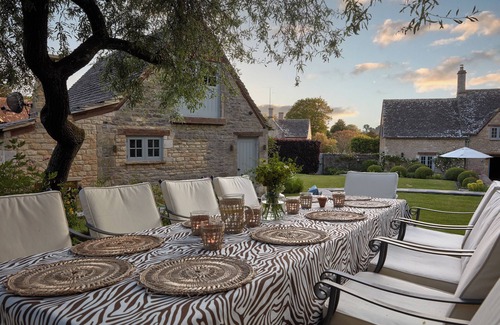Burford House | Stunning 5 bedroomed Cotswold family house near Burford, Christmas & New Year!