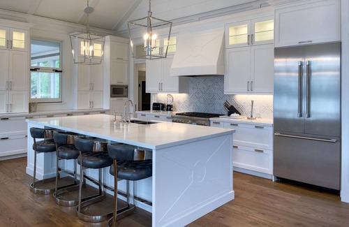 Rosseau Cottage | Stunning 5bed 6bath Family Compound on Lake Rosseau! Sports Court! Sauna! Gym!