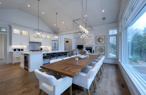 Rosseau Cottage | Stunning 5bed 6bath Family Compound on Lake Rosseau! Sports Court! Sauna! Gym!