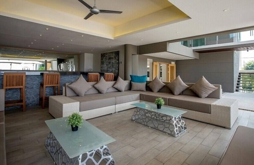 Choeng Thale Villa | Stunning 6 Bedroom Phuket Pool Villa