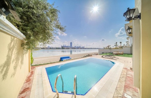 Palm Jumeirah Villa | Stunning 6BR+Maid Room w/private Beach and Pool at Palm