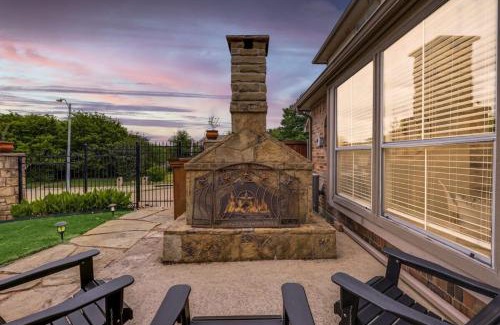 Rowlett House | Stunning 6BR Pool - Great for Big Groups