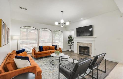 Rowlett House | Stunning 6BR Pool - Great for Big Groups