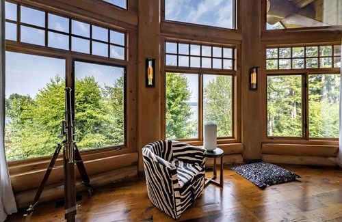 Seguin Cottage | Stunning 8 bed 8 bath cottage on Lake Rosseau with boathouse!