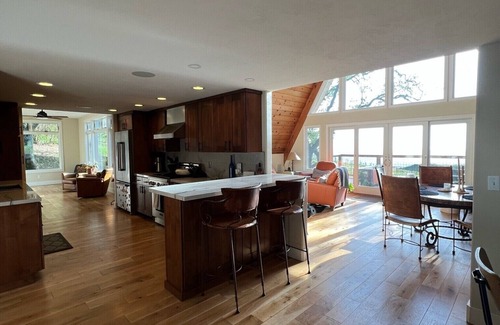 Penngrove House | Stunning A-frame on private vineyard with world class sunsets. Great for groups!