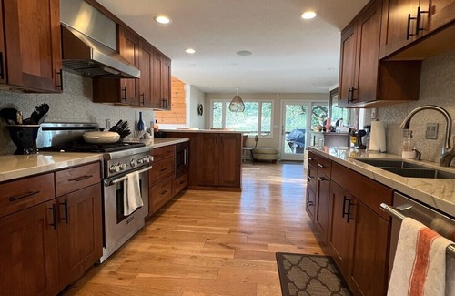 Penngrove House | Stunning A-frame on private vineyard with world class sunsets. Great for groups!