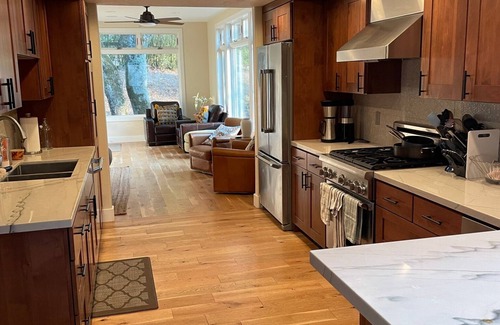 Penngrove House | Stunning A-frame on private vineyard with world class sunsets. Great for groups!