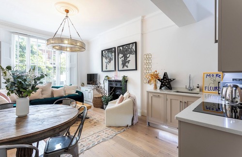 Colville Apartment | Stunning and Stylish 1 bed Notting Hill Flat