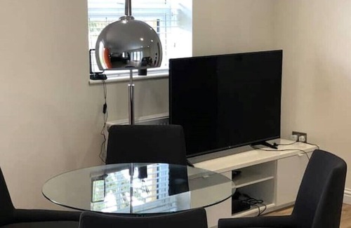 Wickham Apartment | Stunning apartment with private garden & garage