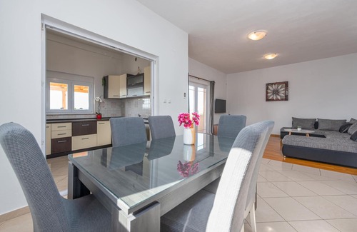 Jasenice Apartment | Stunning apartment in Maslenica