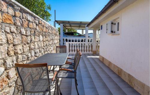 Stinica Apartment | Stunning Apartment In Stinica With Wifi