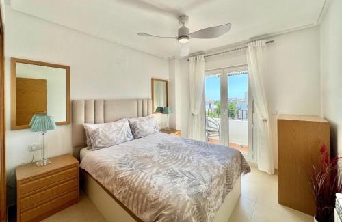 Jeronimo y Avileses y Balsicas de Arriba Apartment | Stunning apartment with overflow pool and golf view