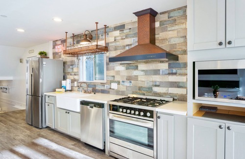 West Newport House | Stunning Beach Home, Great Location, Views + Walk to All