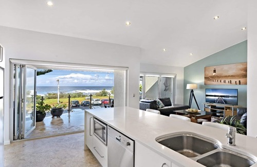 Copacabana House | Stunning beachfront location at Copacabana