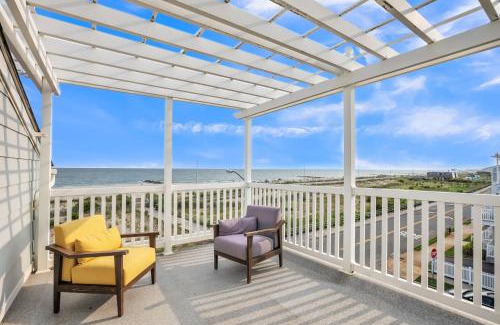 Queens House | Stunning Beachfront Queens Getaway townhouse