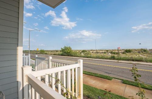 Queens House | Stunning Beachfront Queens Getaway townhouse