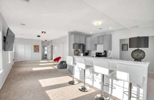 Queens House | Stunning Beachfront Queens Getaway townhouse