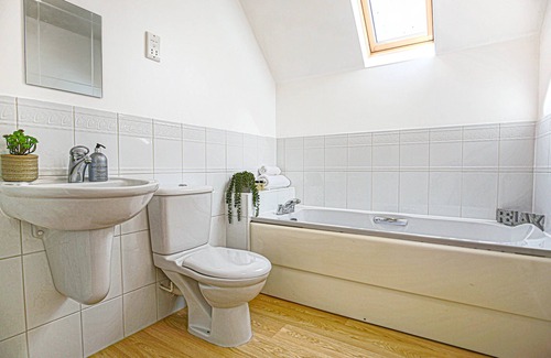 Milton Keynes Apartment | Stunning bed and 2bath Monkston Park GatedParking