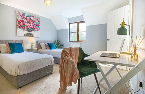 Milton Keynes Apartment | Stunning bed and 2bath Monkston Park GatedParking