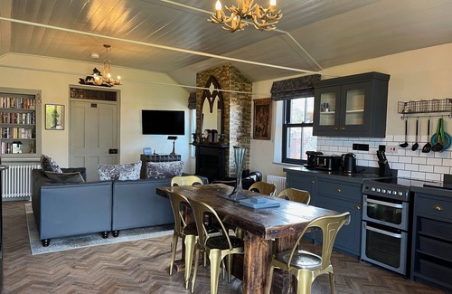 Salthouse Cottage | Stunning Boutique Holiday Cottage With Spectacular Sea Viewsn2-Beds/2-Bathrooms