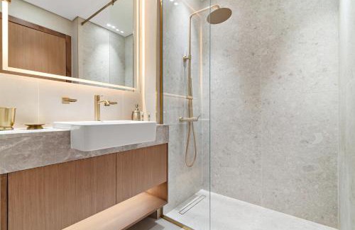 Downtown Dubai Apartment | Stunning Brand New Studio with Private Jacuzzi